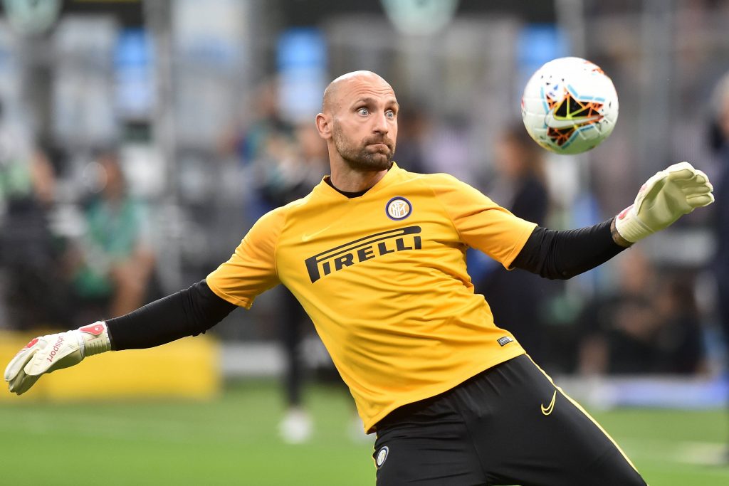 Kiper Ini Dapat Kartu Merah Walau Gak Pernah Main